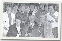 Criw o'r 50au gyda Mr Ifor Owen, prifathro cyntaf yr ysgol.