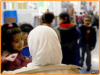 فرانس میں حجاب سیاسی مسئلہ ہے