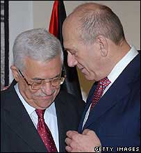 O presidente palestino, Mahmoud Abbas, e o primeiro-ministro de Israel, Ehud Olmert