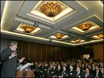 Lula durante seminário para empresários na cidade do Porto (foto: Ricardo Stuckert/Agência Brasil) 