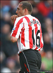 乔普拉庆祝进球