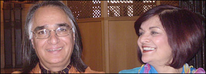 اين برنامه را هارون يوسفى و آمنه يوسفى تهيه و اجرا مى کنند