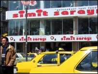 Cadeia de fast-food que vende simits em Istanbul