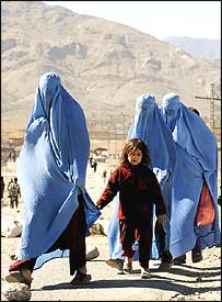 احتجاج کرتی قبائلی عورتیں