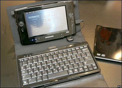 UMPC dengan keyboard dan mouse