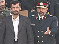 احمدی مقدم (راست) و احمدی نژاد