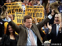 Democrata James Webb celebra vitória na Virgínia