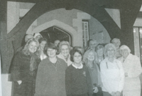 Gwirfoddolwyr y tu allan i'r Institiwt