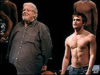Richard Griffiths e Daniel Radcliffe na peça 'Equus'