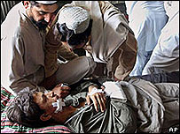 Paquistanês da região tribal de Mohmand, ferido durante o confronto