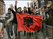 Të rinj duke festuar (arkiv)