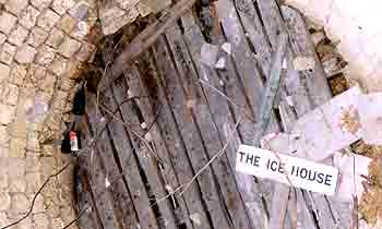 The well of the icehouse chamber