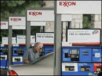 پمپ بنزین اکسان در آمریکا