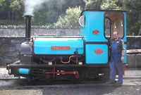 Hefin Owen a'r injan Thomas Bach