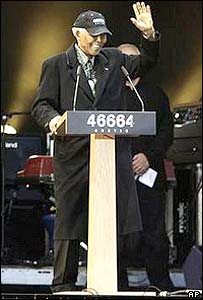 Nelson Mandela durante show para vítimas da Aids na África do Sul