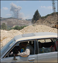 افق پر اسرائیلی حملے کے بعد دھوئیں کے بادل اٹھ رہے ہیں