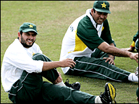 شاہد آفریدی اور یونس خان مسلسل اچھے کھیل کا مظاہرہ کر رہے ہیں۔ 