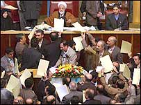 منتقدان مجلسس ششم می گويند نمايندگان می بايد بسيار زودتر نسبت به وضع موجود اعتراض می کردند