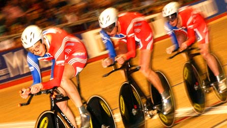 Joanna Rowsell leads the Great Britain team pursuit. Copyright: www.britishcycling.co.uk