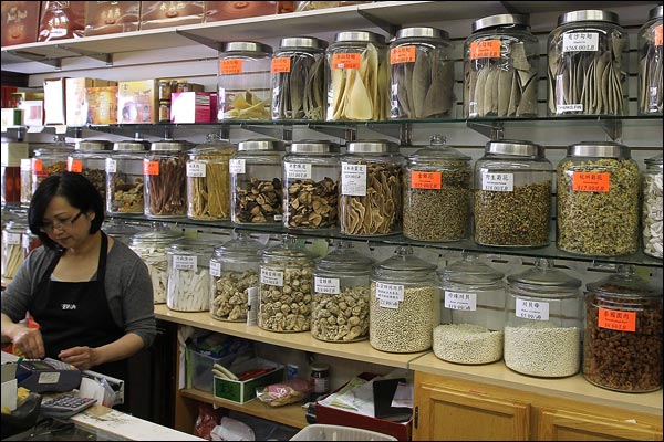 Vây cá mập bán trong tiệm của người Hoa ở San Francisco, Hoa Kỳ