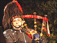 جان ترنر از اسکاتلند با ساز "بگ پايپ"، عکس از مهدی رفيع زاده