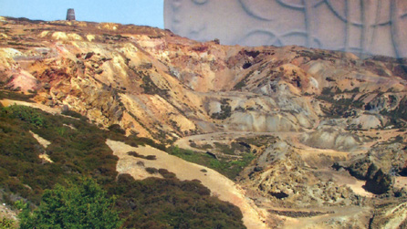 Rhan o glawr y llyfr