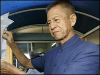 Ông Chamlong Srimuang tại điểm bỏ phiếu ở Bangkok