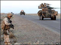 Exército americano procura explosivos no Iraque