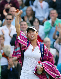 Zheng Jie waves as she leaves the court after being beaten