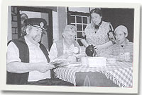 Y cwmni'n perfformio 'Pa John?'