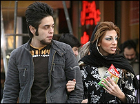 یک دختر و پسر در تهران