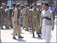 श्रीनगर में सुरक्षाकर्मी