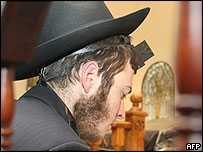 مرد يهودی درحال نيايش در مسکو