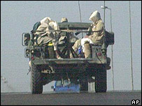 Іракські в'язні на американській вантажівці