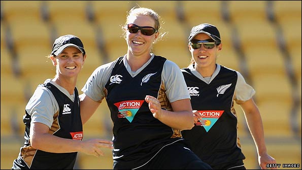New Zealand celebrate a wicket against Australia