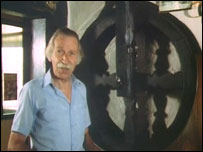 Jones and the spit wheel in the George at Lacock