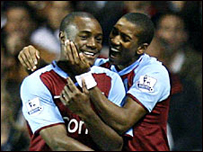 Nigel Reo-Coker và Ashley Young