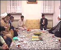 عکسی برگرفته از تصوير ويدئويی ديدار محمود احمدی نژاد با آقای جوادی آملی - سايت بازتاب