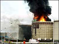 Incêndio em refinaria em Tomakomai