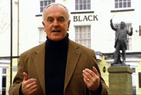 Gareth Williams a'r cerflun