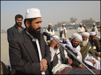 يو تن استاد، حجاجو ته د حج د مراسمو په هکله وينا کوي.