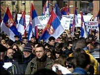 Protesters in Mitrovica (picture by Maarten Lernout)
