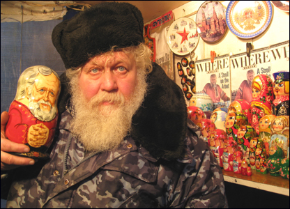 Người bán matrioshka