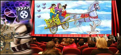 په سينما کې نندارچيان د فلم کتو ته ناست دی