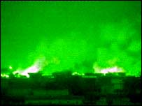 Explosões em Falluja, captadas por câmera infravermelha