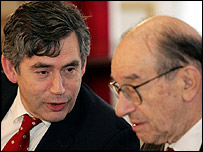 Gordon Brown a Alan Greenspan