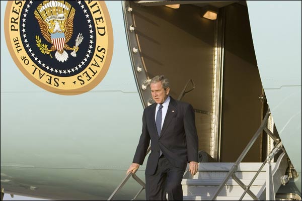 बग़दाद में बुश पर चले जूते