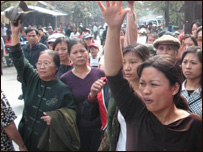 Các hộ dân phản đối ở phố Nguyễn Quý Đức