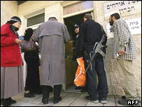 حوزه اخذ رای در يک شهرک يهودی نشين