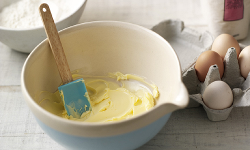 Spatula and mixing bowl